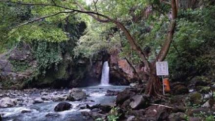 Air Terjun Tembok Barak, Desa Sambangan, Kecamatan Sukasada, Buleleng